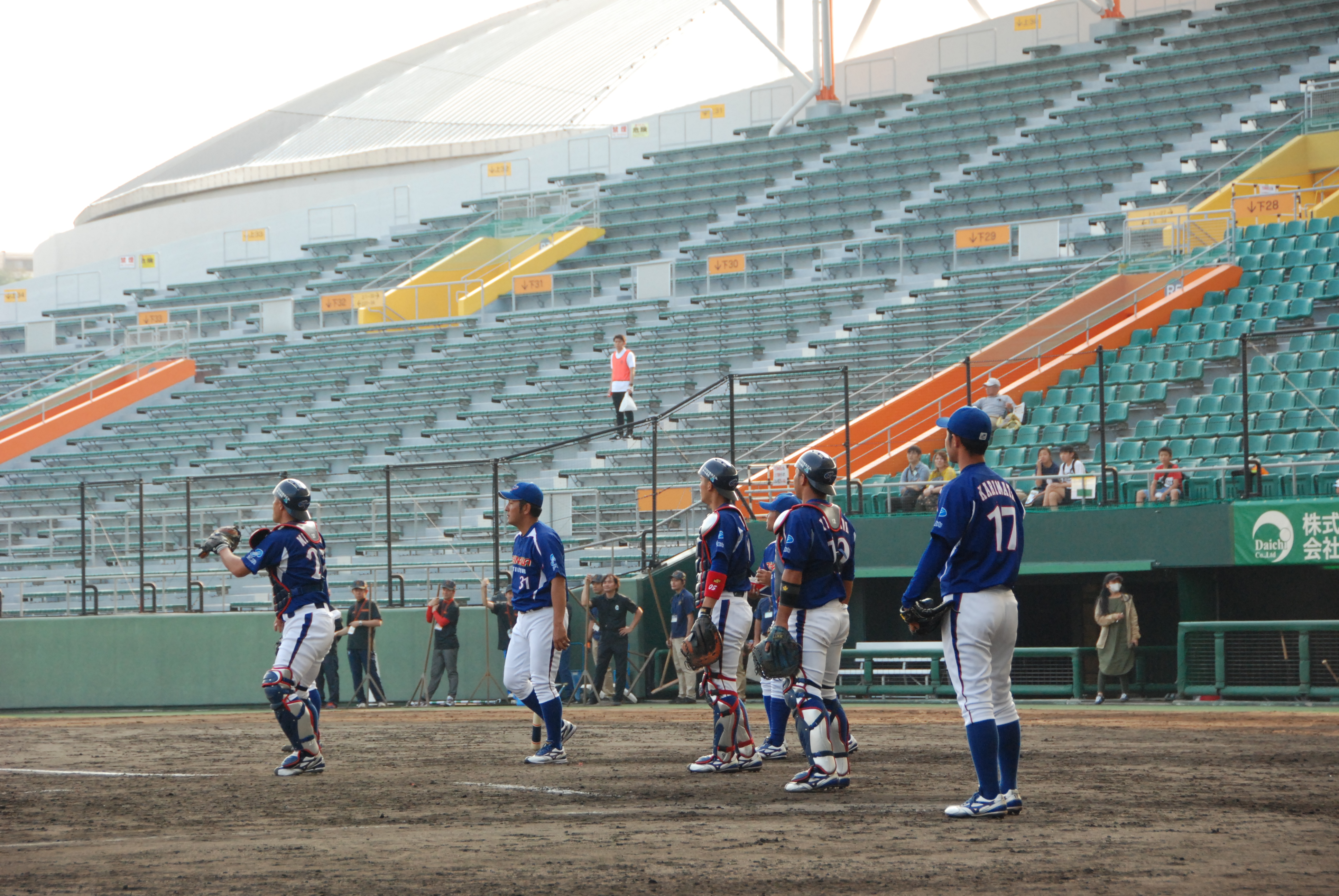沖縄県社会人野球VS読売巨人軍3軍　プロアマ交流試合が行われました